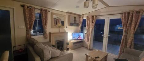 Télévision, cheminée