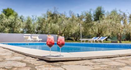 Luxe Apt Marceta 6 - Couple Getaway with Pool