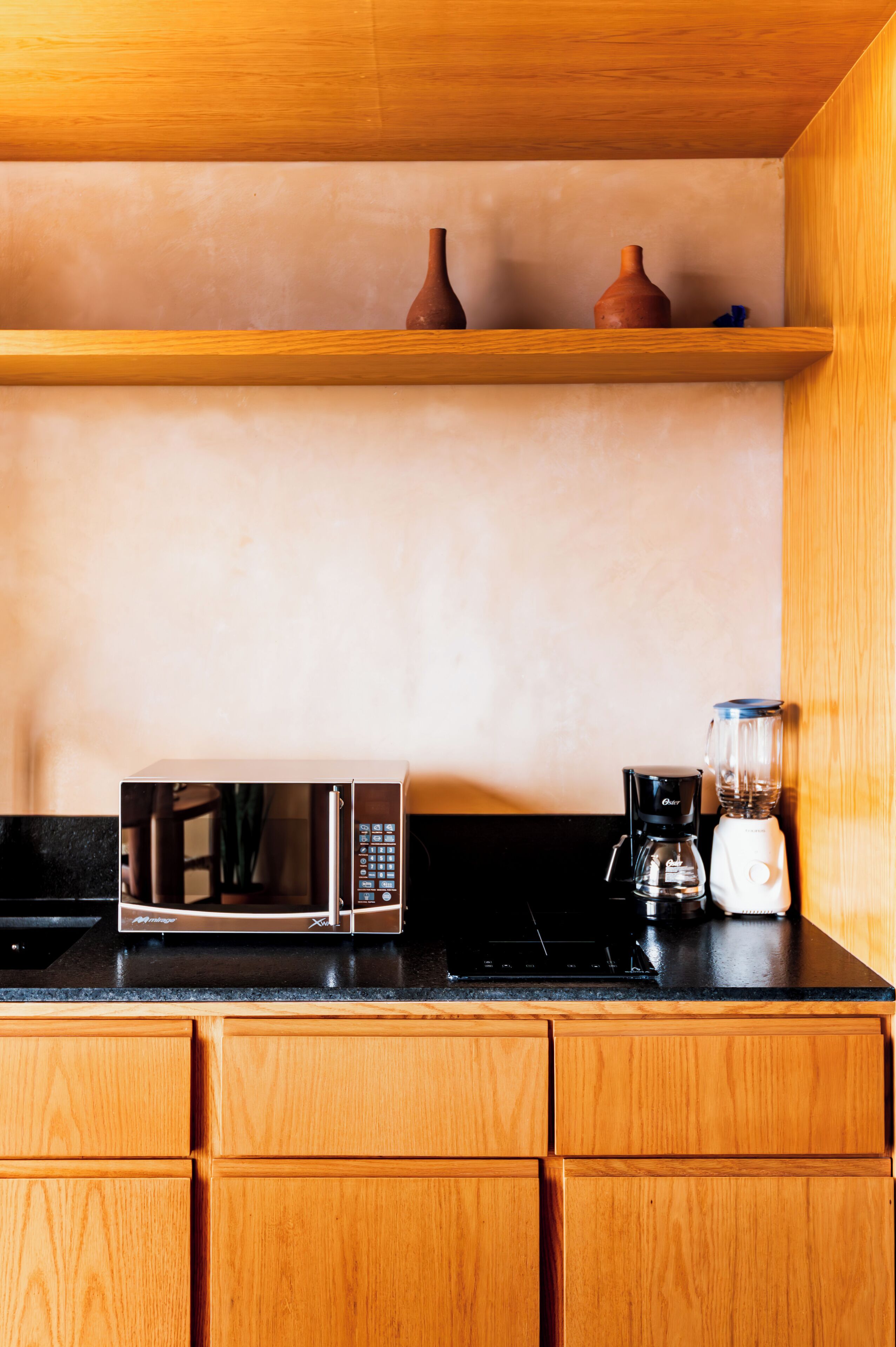 Studio Confort, vue ville | Cuisine privée | Grand réfrigérateur, micro-ondes, plaque de cuisson, machine à expresso