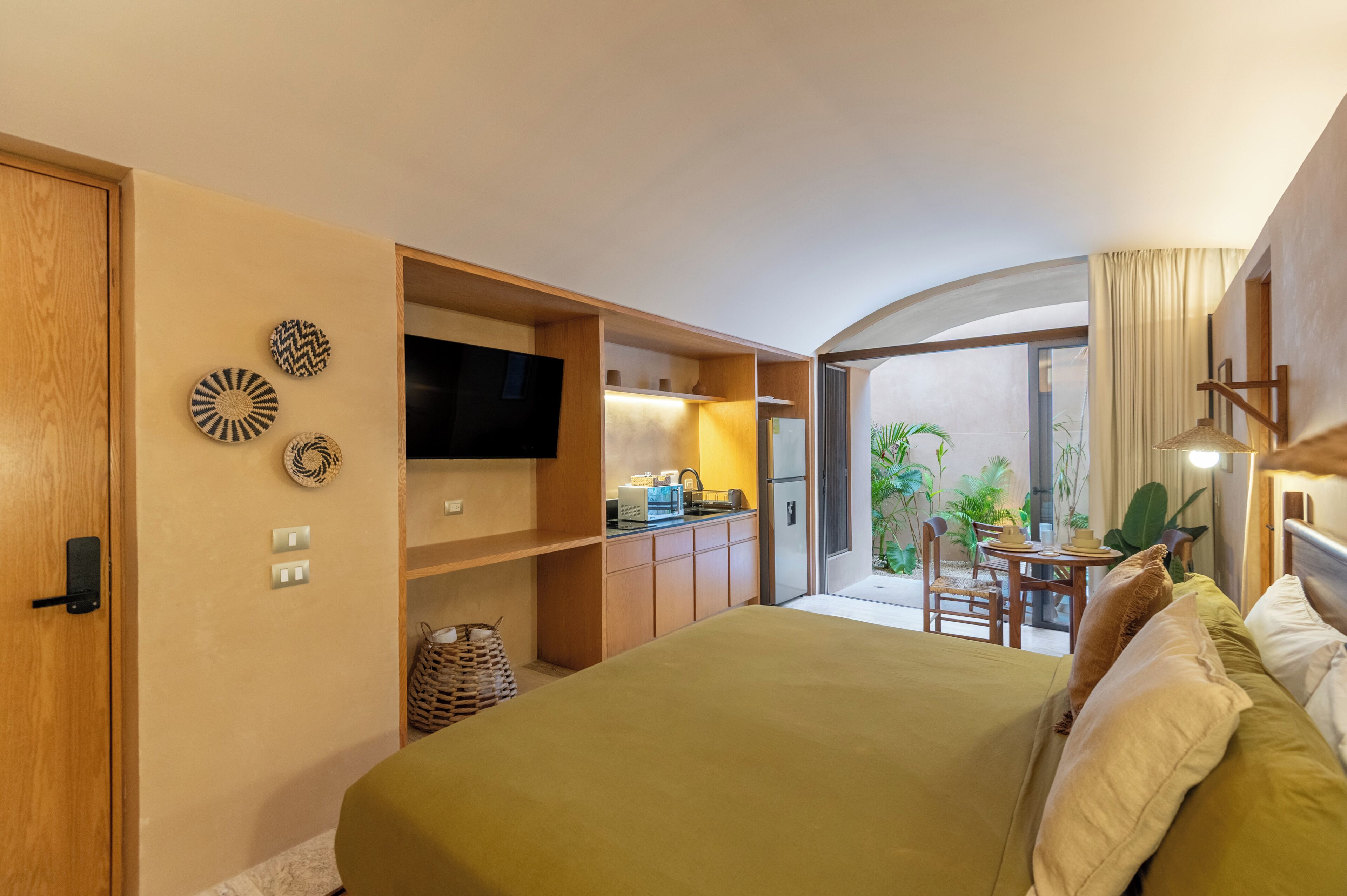 Panoramic-Apartment, 1 Schlafzimmer, Terrasse, Blick auf den Innenhof | Ausblick vom Zimmer