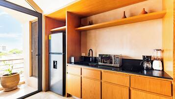 Comfort Studio, City View | Private kitchenette