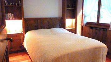 2 sovrum, internet och sÀngklÀder