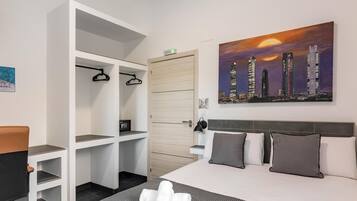 2 makuuhuonetta, silitysrauta/-lauta, internet