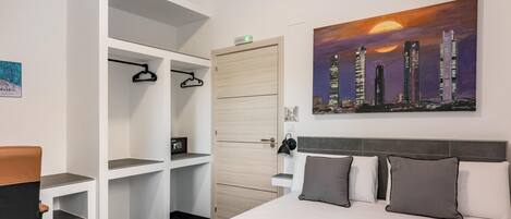 2 dormitorios, tabla de planchar con plancha, Internet