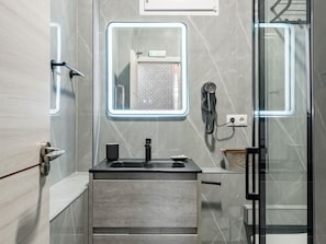 Shower, hair dryer, towels