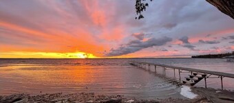 Lakefront getaway on Indian Lake with private dock