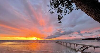 Lakefront getaway on Indian Lake with private dock