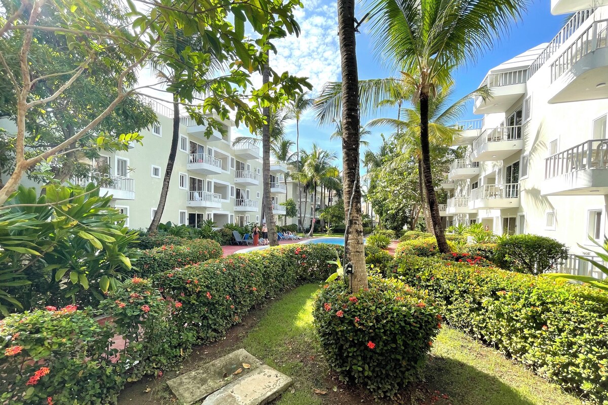 Deluxe Studio, Poolside | Garden view