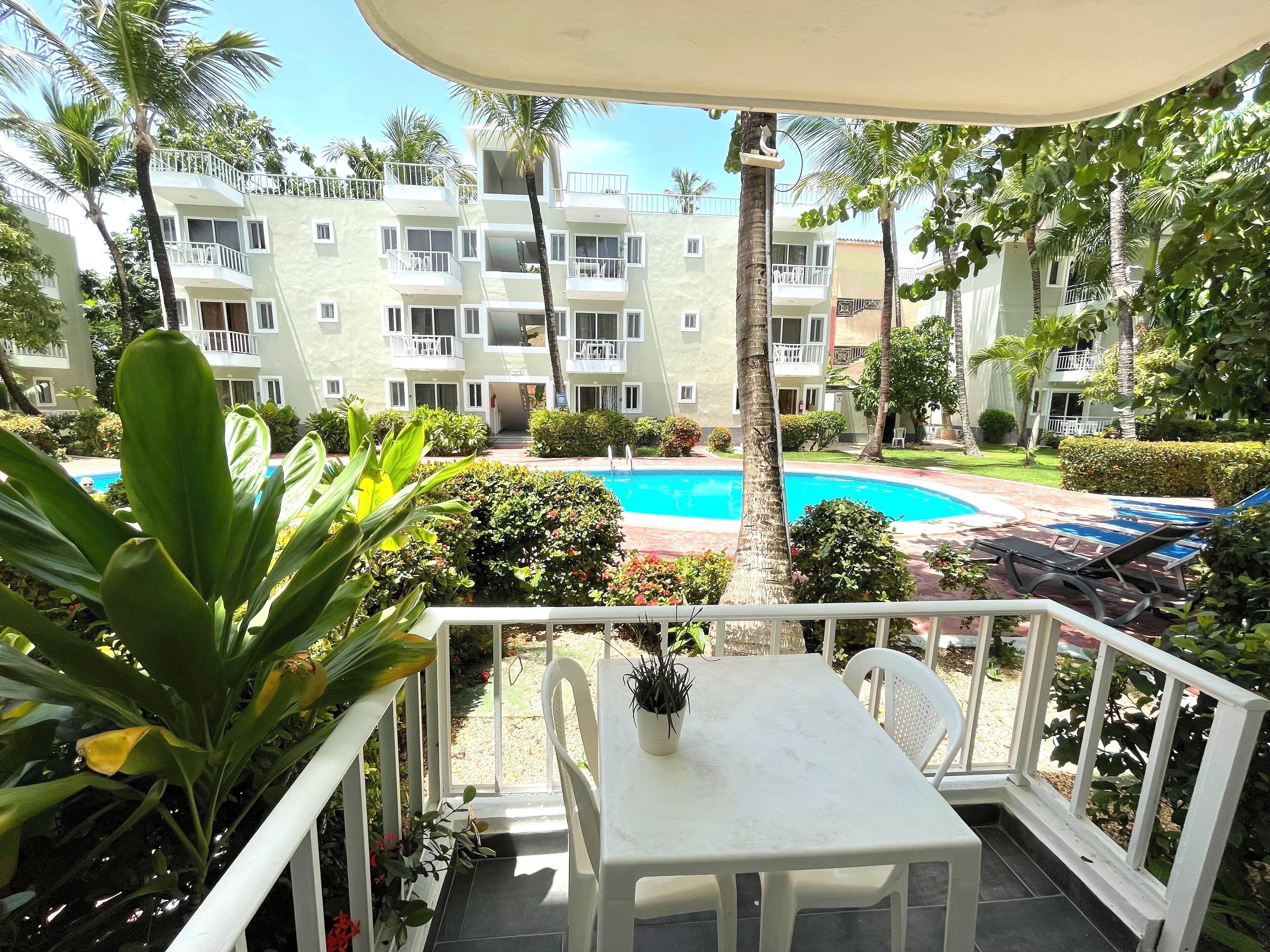 스튜디오, 발코니, 수영장 전망 | 객실에서 보이는 전망