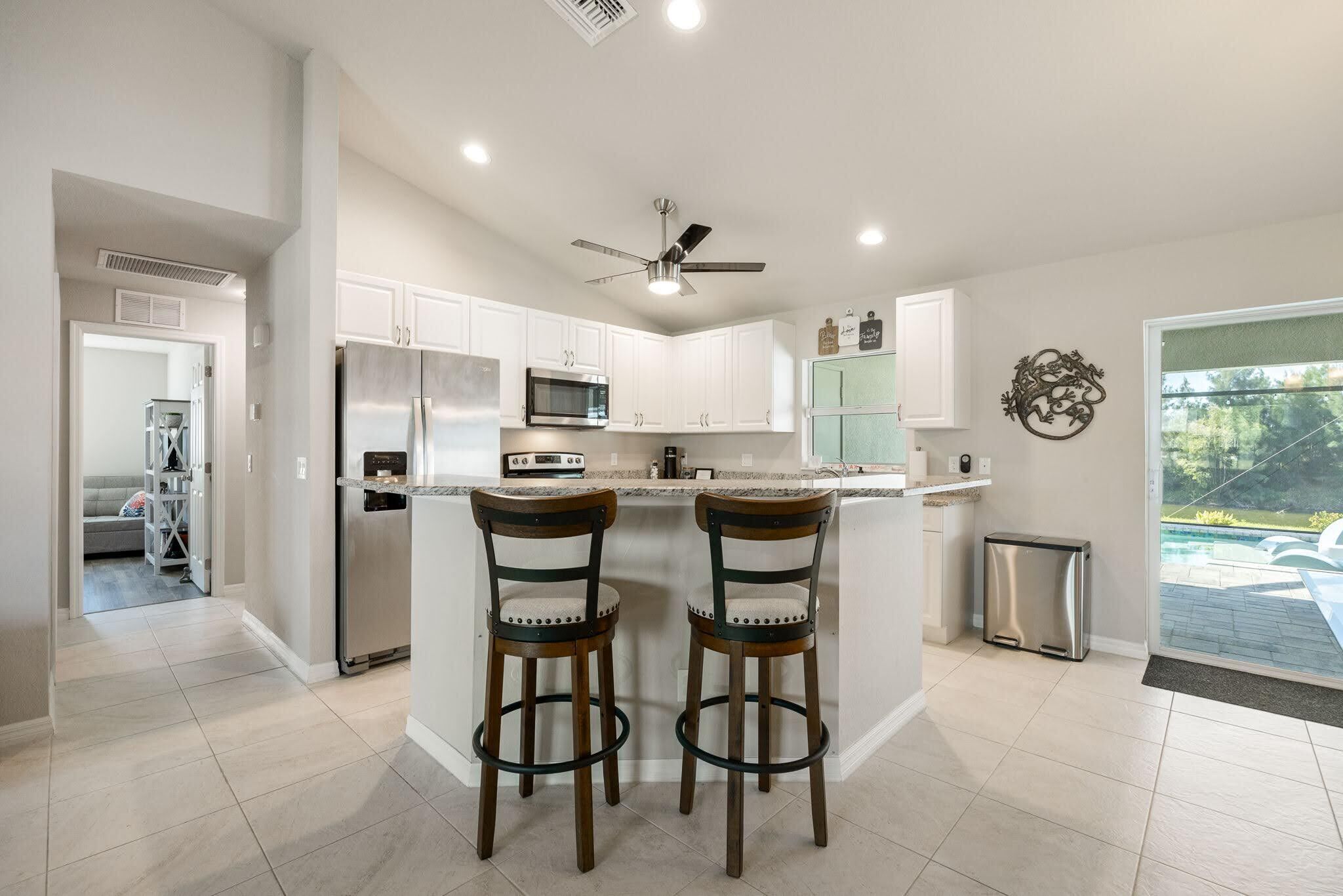 Mikrowelle, Ofen, Herdplatte, Geschirrspüler