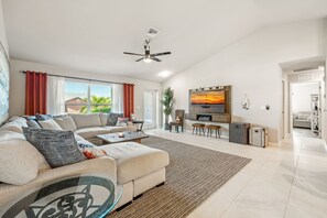 TV - Beautiful New Cape Coral Home - Pool, Spa, Kayak, Game Room (Cape Coral)