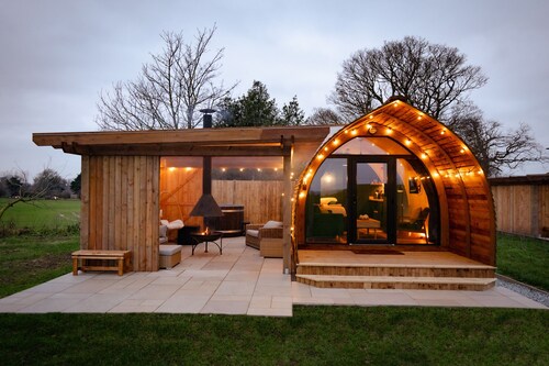 Luxury Cabin with Wood Fired Hot Tub