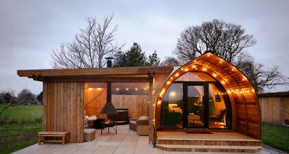 Luxury Cabin with Wood Fired Hot Tub
