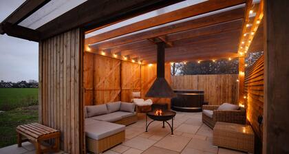 Luxury Cabin with Wood Fired Hot Tub