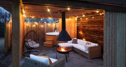 Premium-Hot Tub-Hytti-Oma kylpyhuone suihkulla