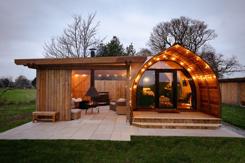 Luxury Cabin with Wood Fired Hot Tub