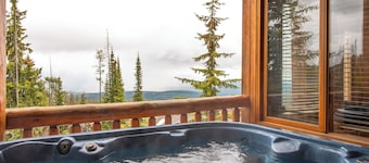 Private Hot Tub! 2 Bed, 2 bath Condo in Big White Village
