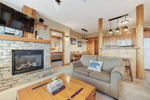 Televisión y chimenea 