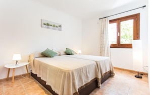 3 soverom, strykejern/-brett, reiseseng for barn og wi-fi (inkludert)