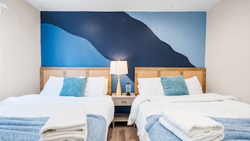 4 makuuhuonetta, työpöytä, silitysrauta/-lauta, vauvan matkasänky