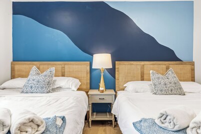 Steps to Beach - Hoops, Pool Table & Fun Game Room