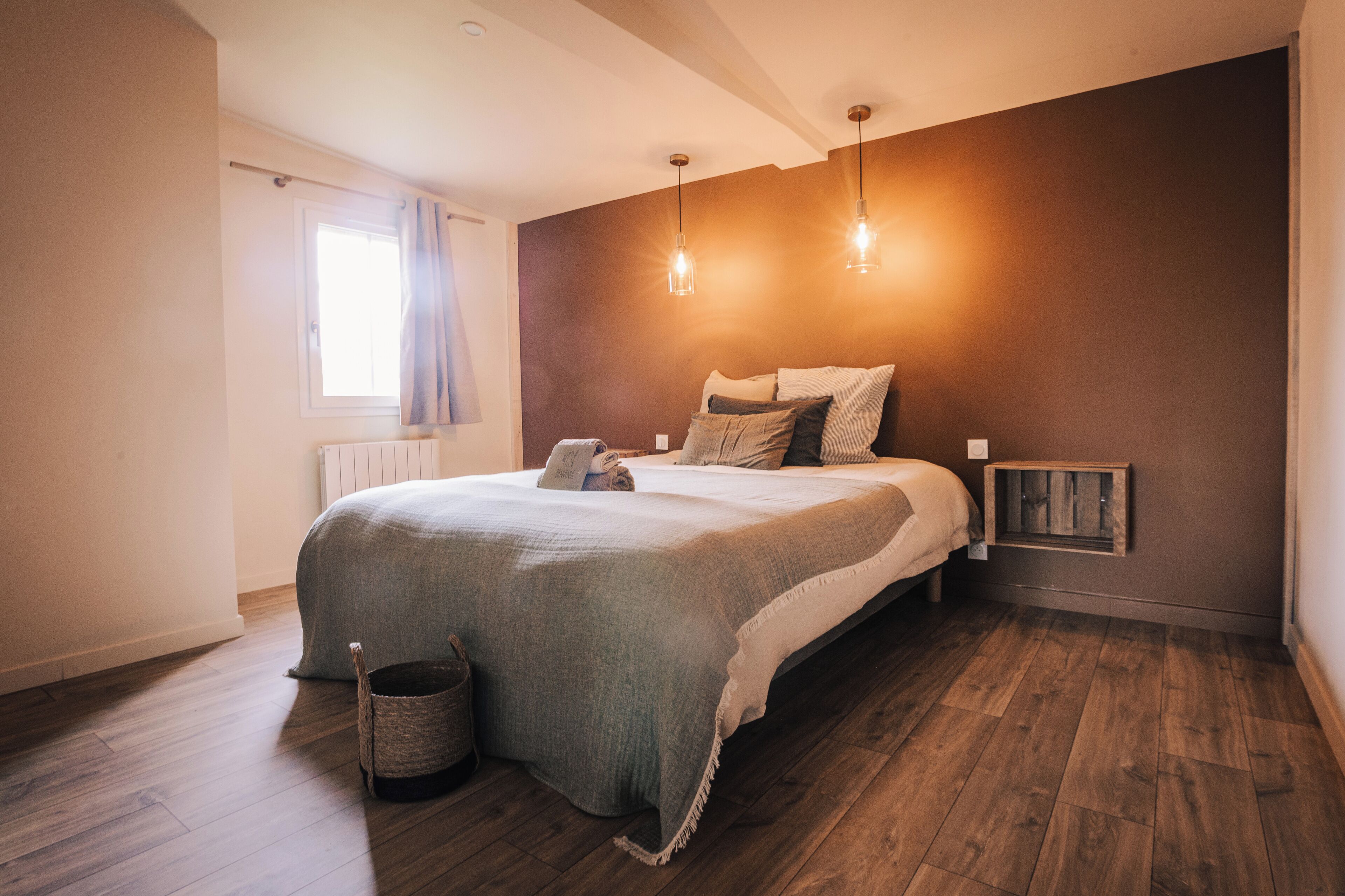 3 chambres, bureau, Wi-Fi gratuit, draps fournis