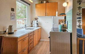 Kjøleskap, kokeplater og kaffetrakter/tekoker