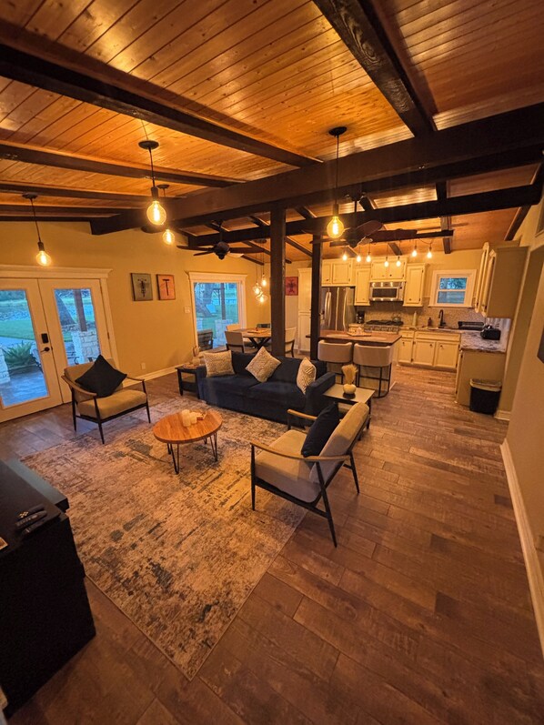 Smart TV, fireplace, video games, table tennis