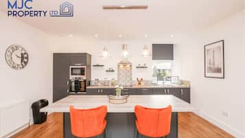 Fridge, microwave, oven, dishwasher