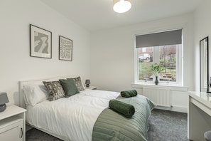 2 bedrooms, iron/ironing board, free WiFi, bed sheets