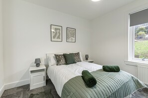 2 habitaciones, tabla de planchar con plancha y wifi gratis 