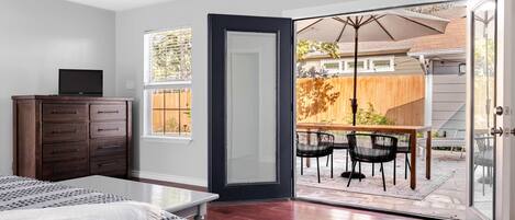 3 slaapkamers, een strijkplank/strijkijzer, reisbedje, gratis wifi