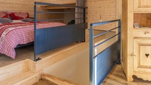 A wooden cabin with a bunk bed, a desk, and a wardrobe. - LE ZERBLET - ORELLE - Gîte (ORELLE)