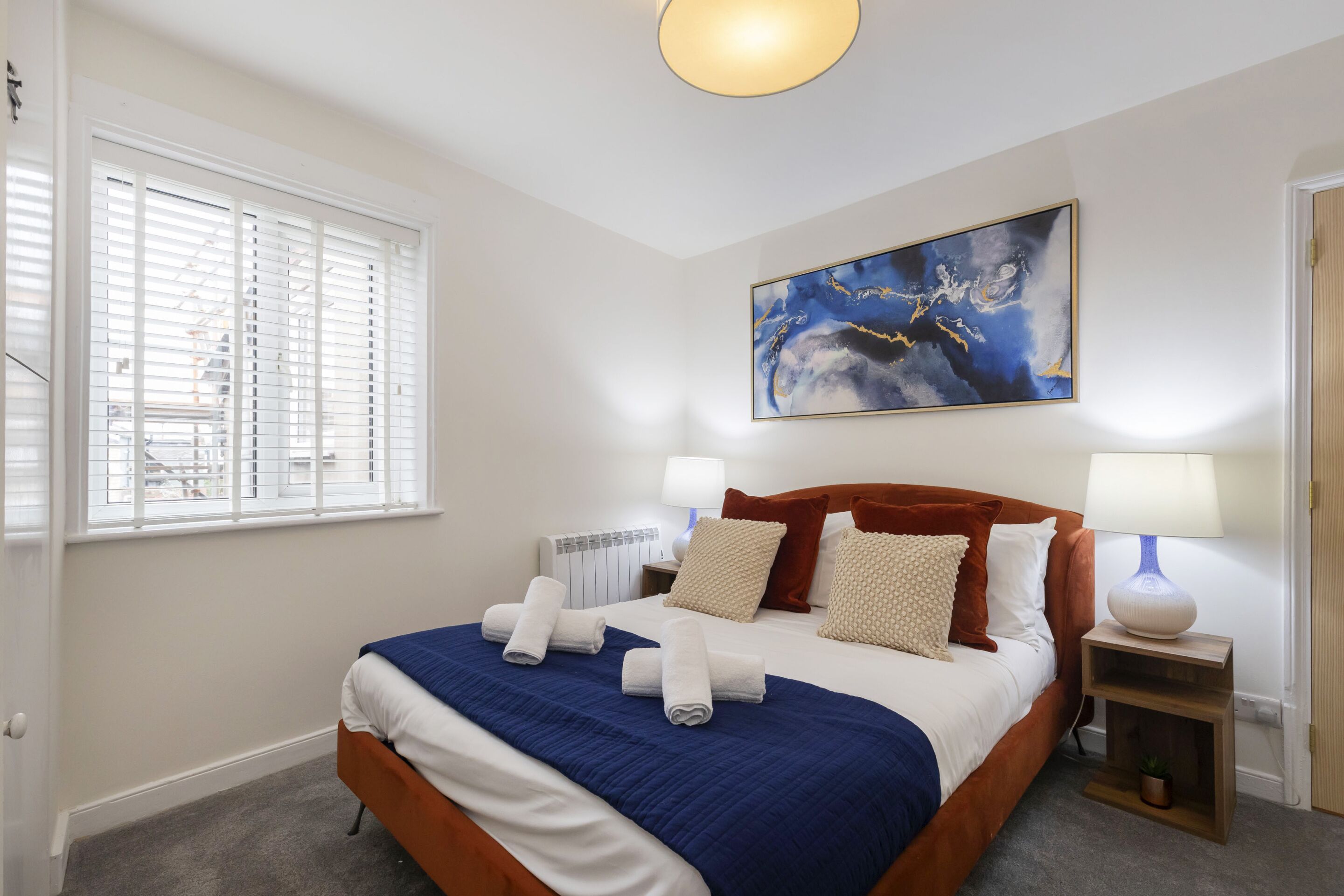 1 habitación, tabla de planchar con plancha, wifi gratis y ropa de cama 
