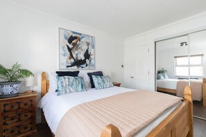 2 soverom, strykejern/-brett, reiseseng for barn og wi-fi (inkludert)