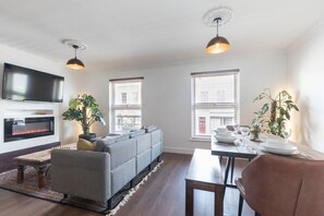 TV, fireplace