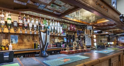 Tolgus Twin Room - 9 - a hotel room that sleeps 2 guests in 1 bedroom