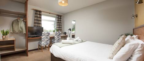 1 bedroom, desk, travel cot, free WiFi