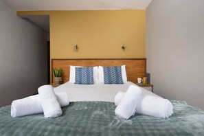 Desk, travel cot, free WiFi, bed sheets