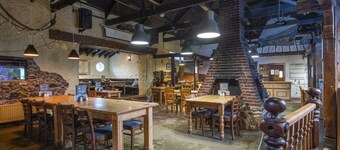 Tolgus Twin Room - 15 -  a hotel room that sleeps 2 guests  in 1 bedroom