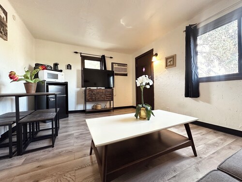 Cabin 18 | 2 Beds + Kitchenette Near Parks