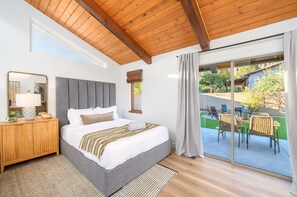 3 Schlafzimmer, Schreibtisch, Bügeleisen/Bügelbrett, Reisekinderbett