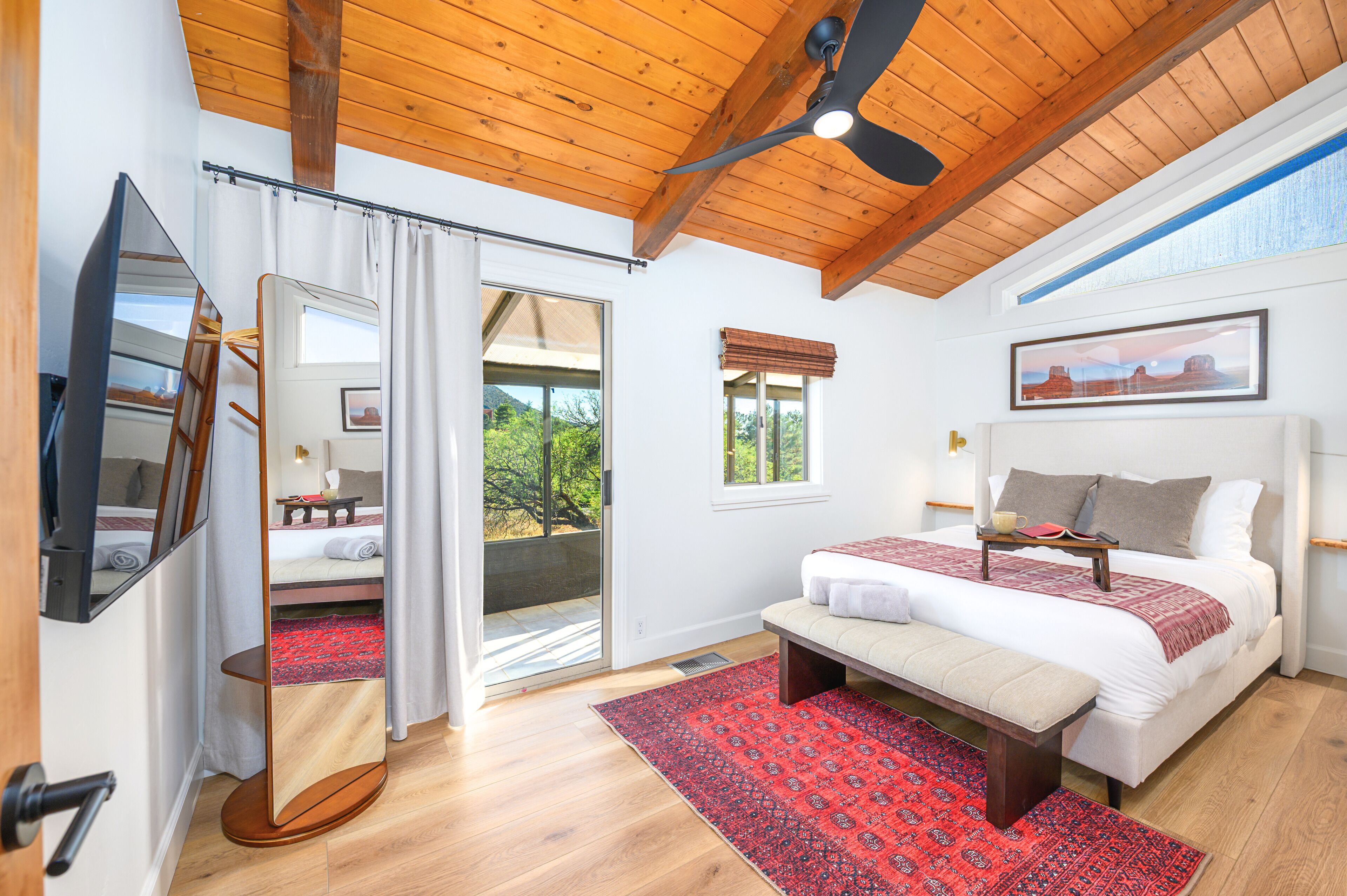 3 bedrooms, desk, iron/ironing board, travel cot