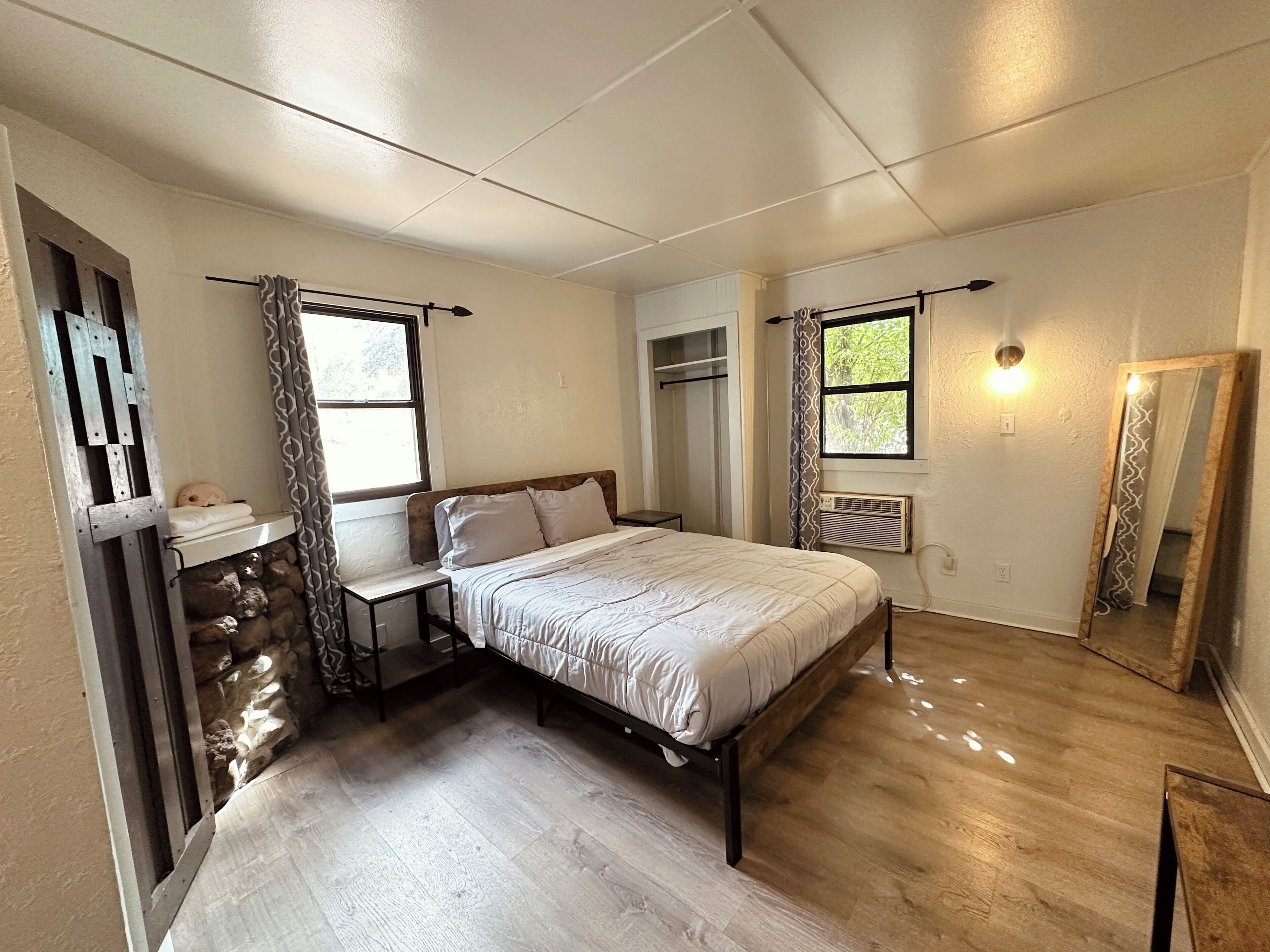 Free WiFi, bed sheets