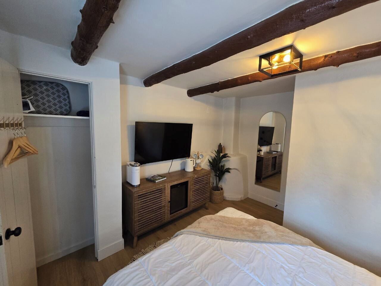 Free WiFi, bed sheets