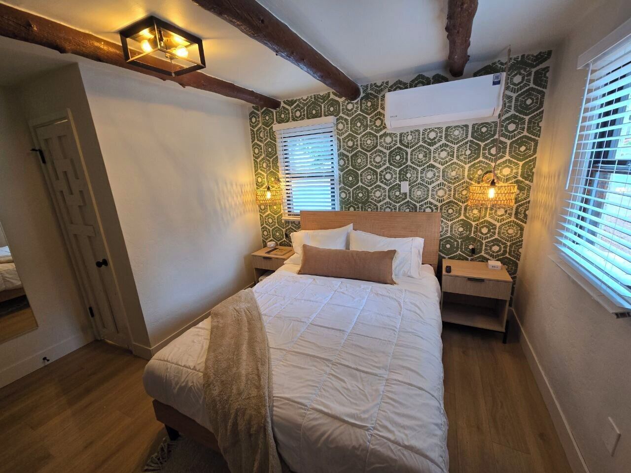 Free WiFi, bed sheets