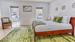 Iron/ironing board, travel cot, free WiFi, bed sheets - Estuary Views – Modern Holiday Home in Wonnerup (Geographe)