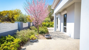 Property grounds - Estuary Views – Modern Holiday Home in Wonnerup (Geographe)