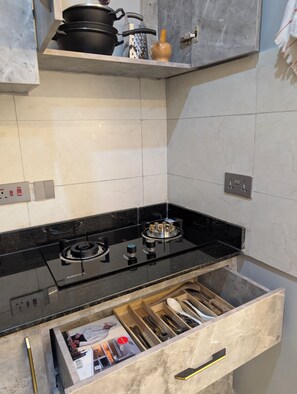 Kühlschrank, Mikrowelle, Ofen, Wasserkocher