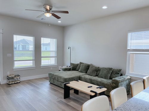 10 min to Casino, brand new 2b/1b single home 2025